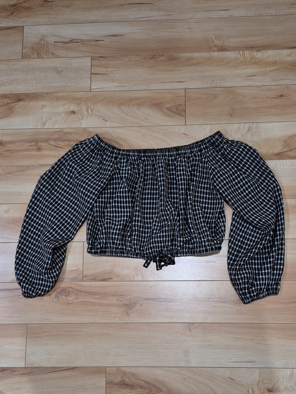 Wilfred Women's Size Medium Black Plaid Off-Shoulder Crop Top